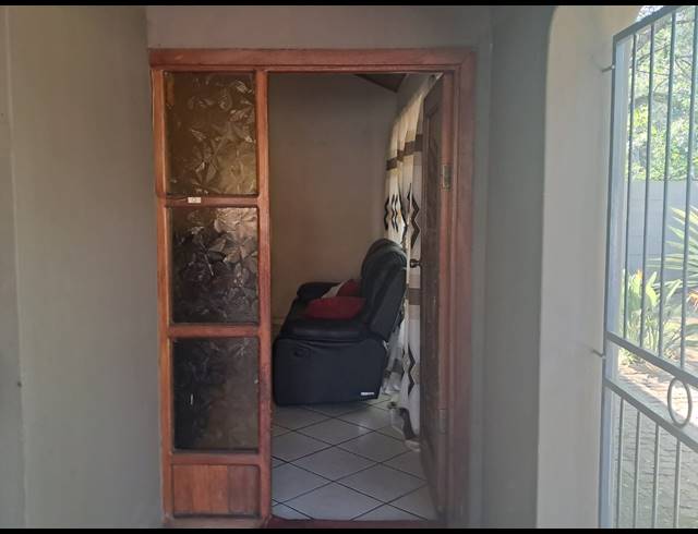5 BEDROOM HOUSE FOR SALE IN BRITS CENTRAL
